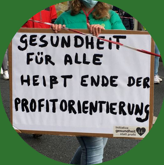 Protestschild: Gesundheit für Alle heißt Ende der Profitorientierung